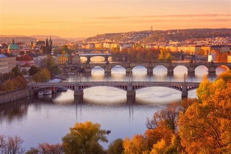 città vista dal fiume praga.